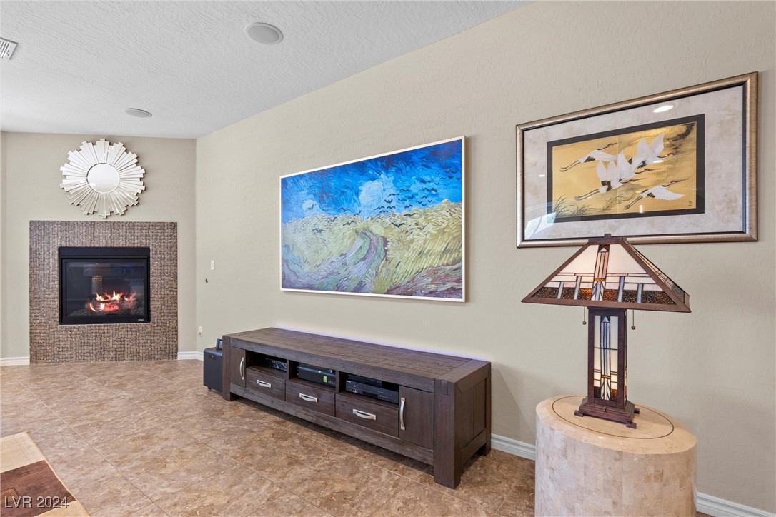 3324 Tranquil Garden Street