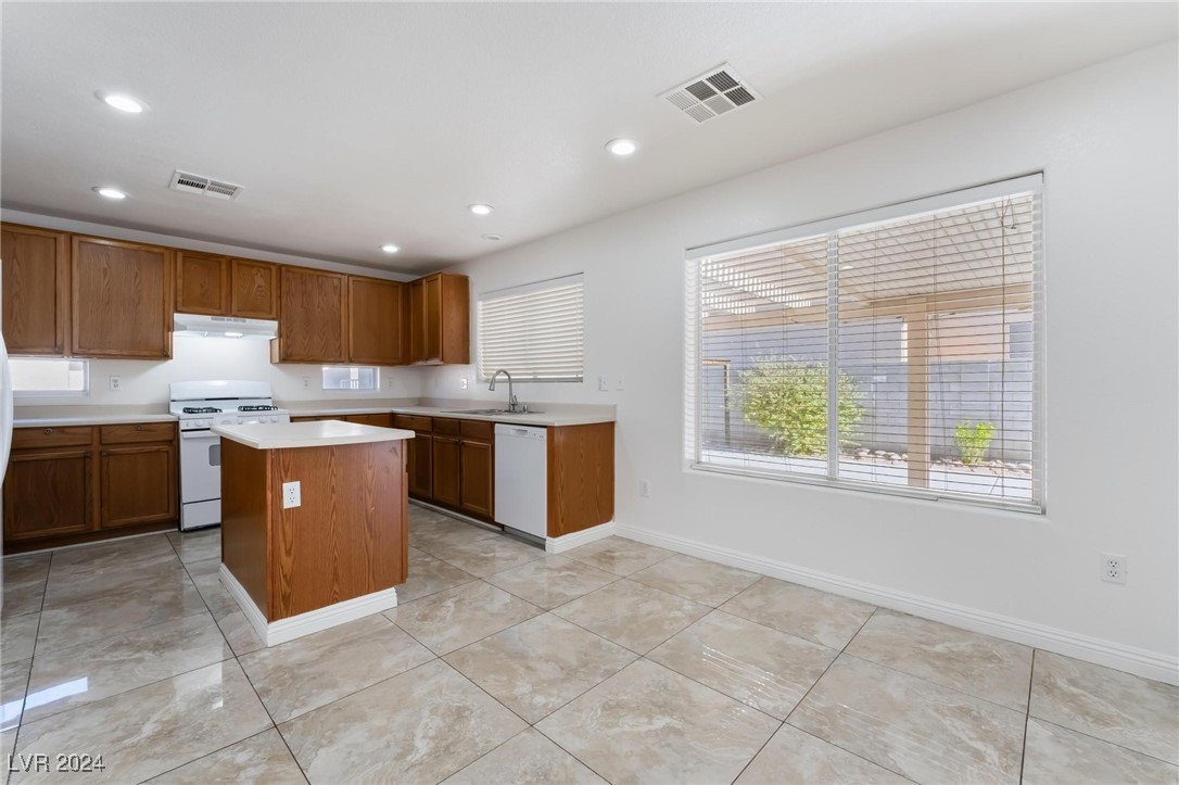 5244 Coral Hills Street