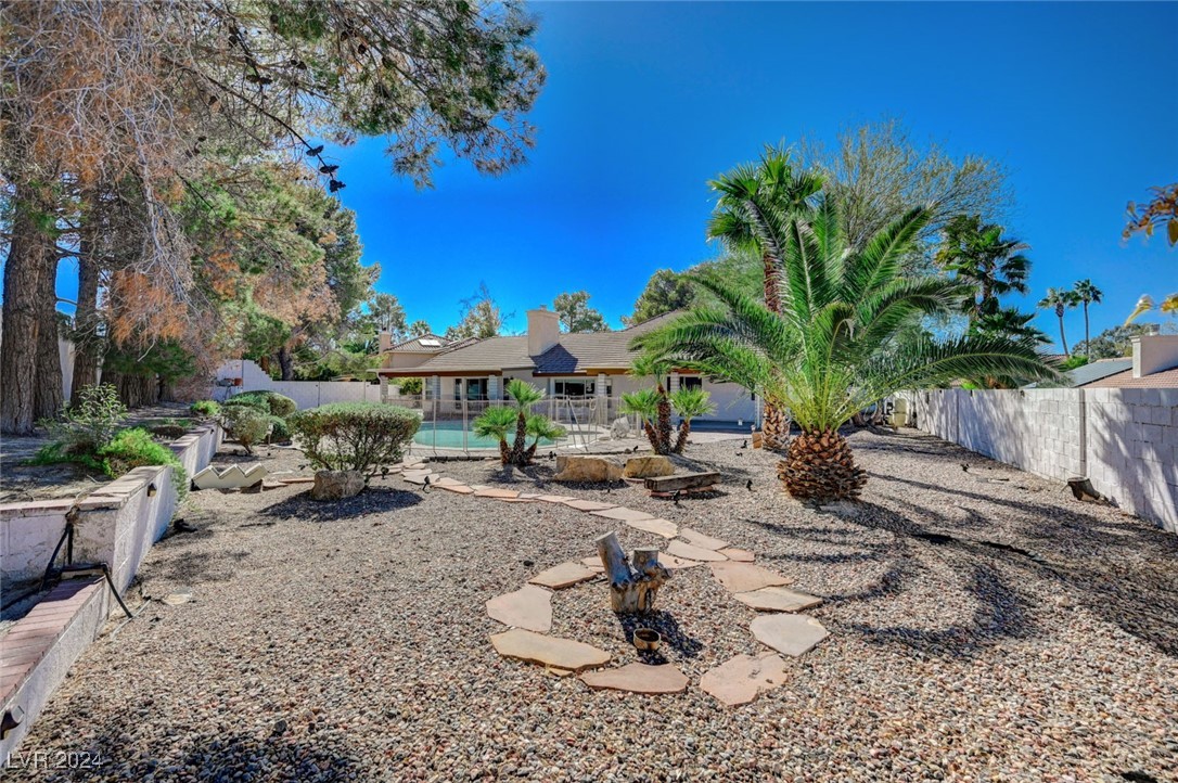 2211 Lucerne Circle
