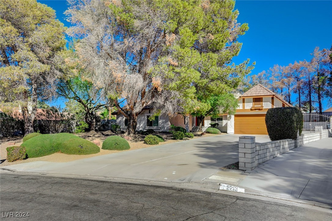 2211 Lucerne Circle