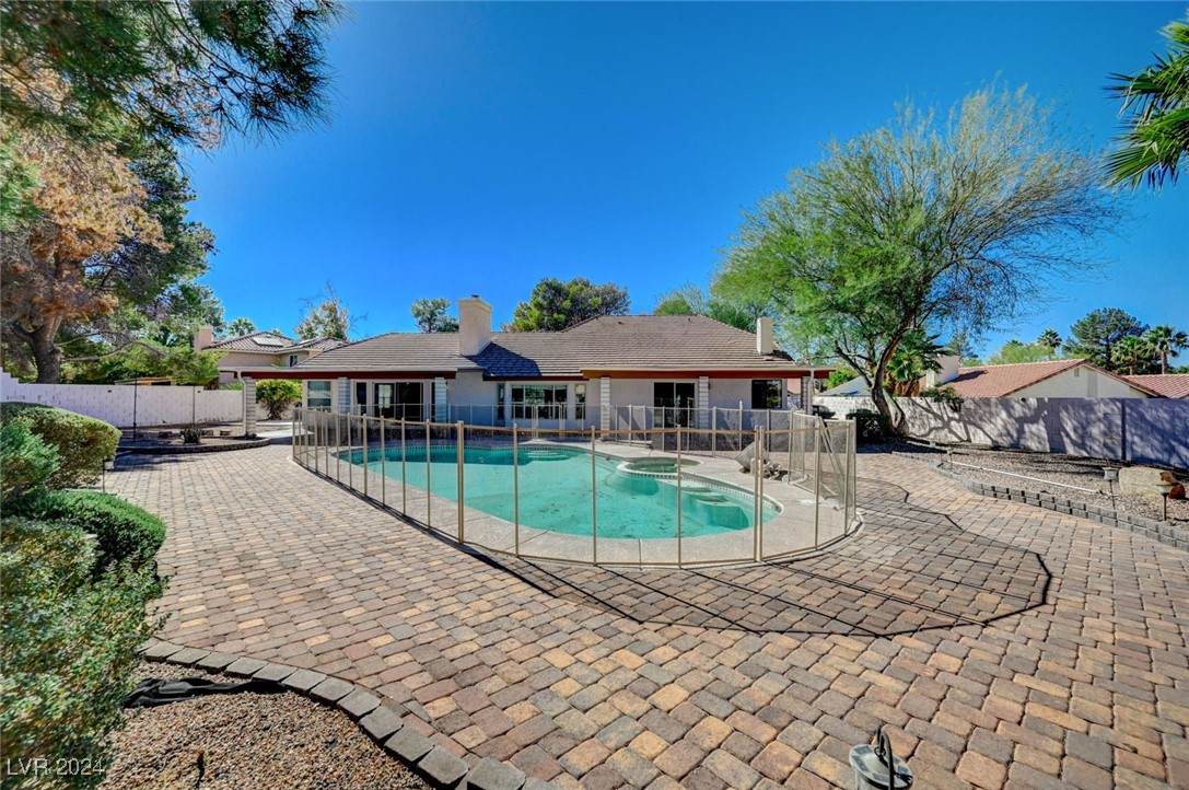 2211 Lucerne Circle