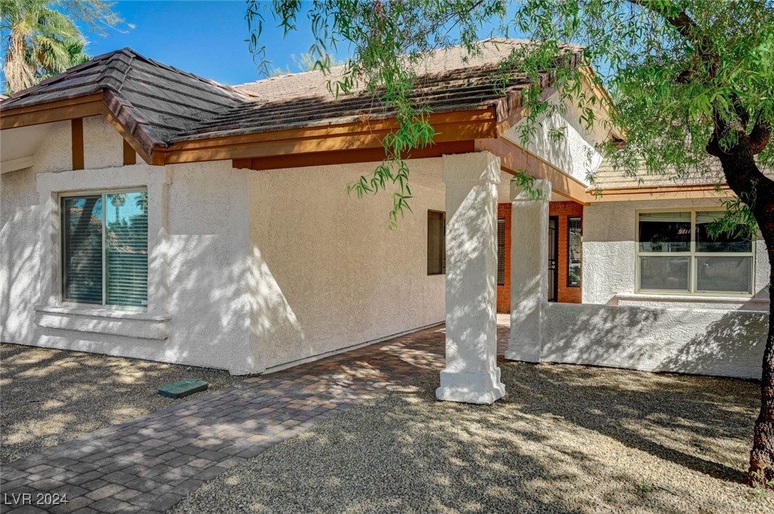 2211 Lucerne Circle