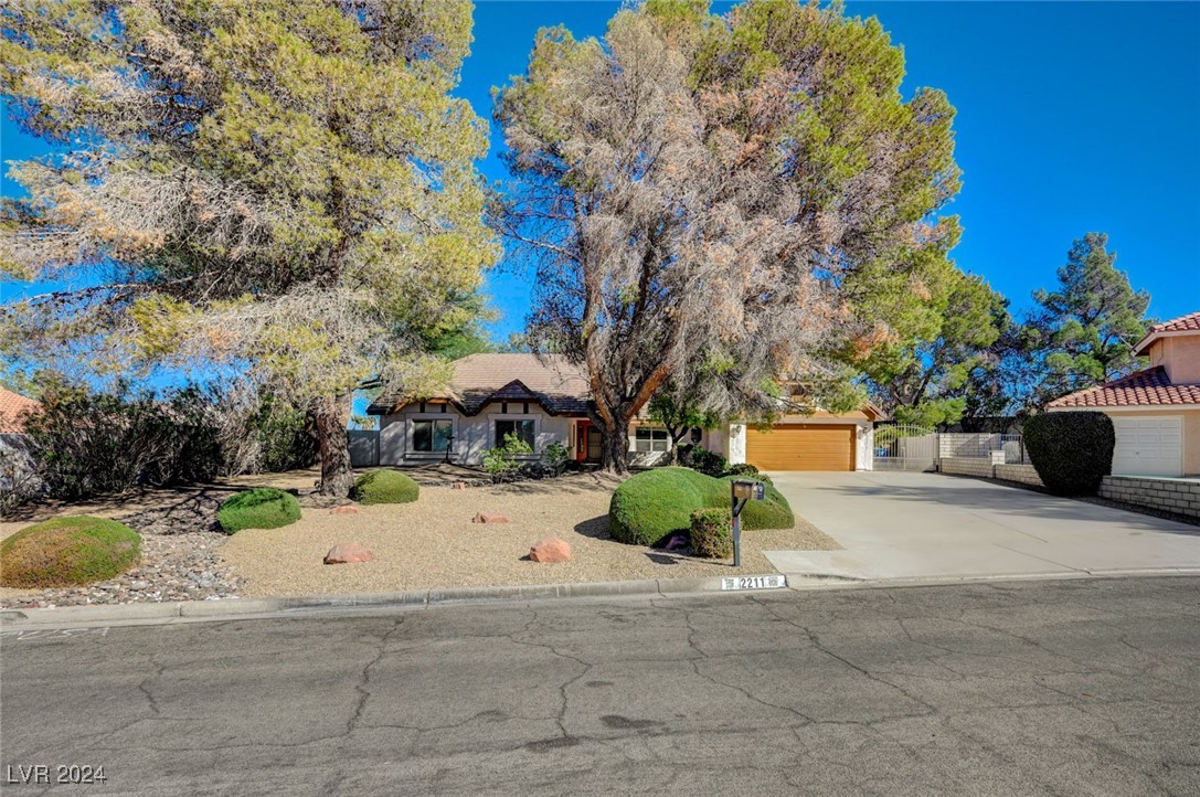 2211 Lucerne Circle