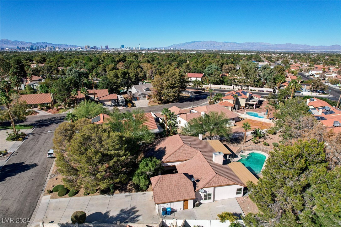 2211 Lucerne Circle
