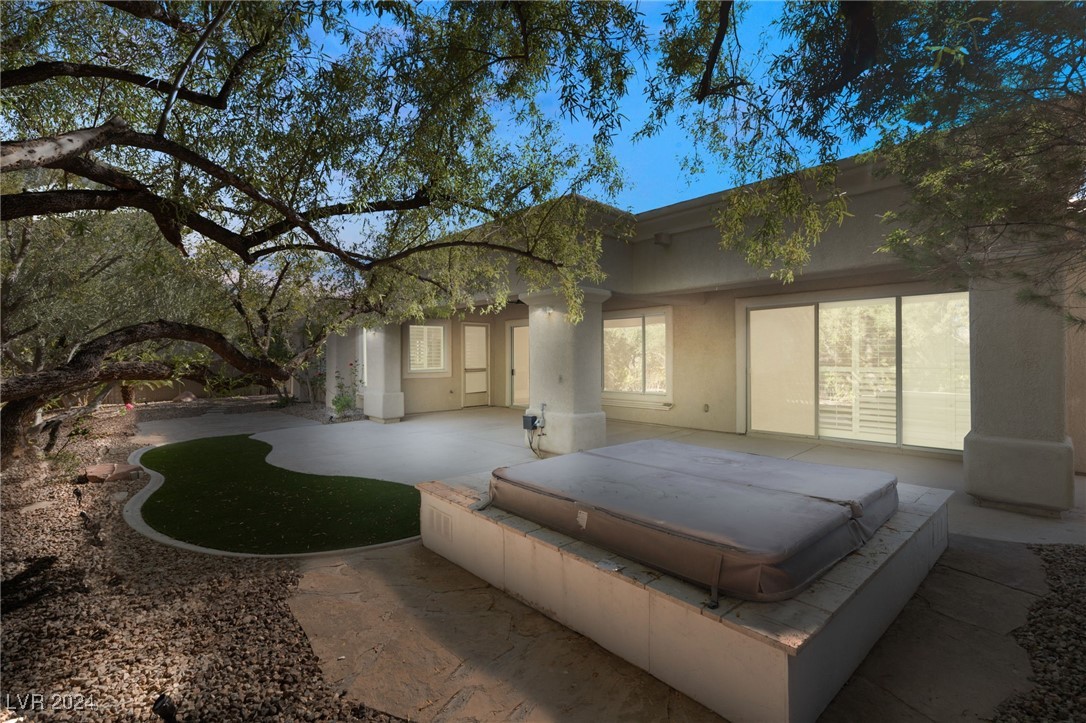 4194 Agosta Luna Place