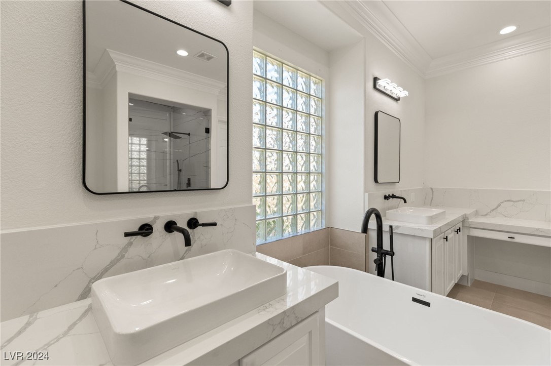 4194 Agosta Luna Place