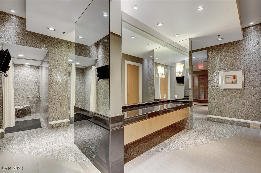 2700 Las Vegas Boulevard 2411