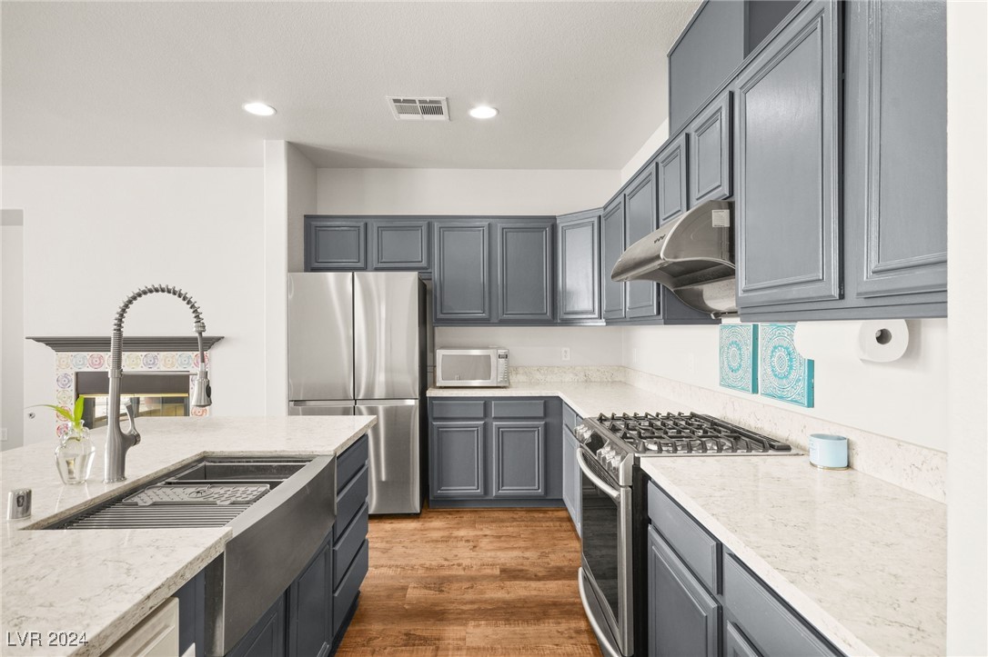 7443 Coyote Cave Avenue