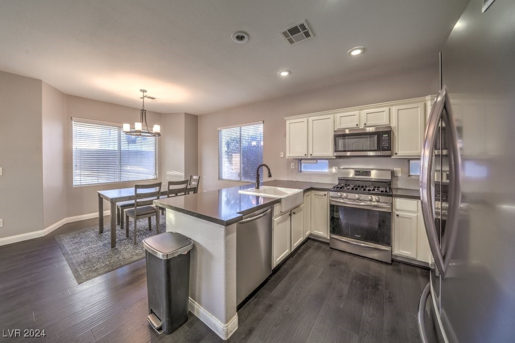 8572 Peaceful Dreams Street