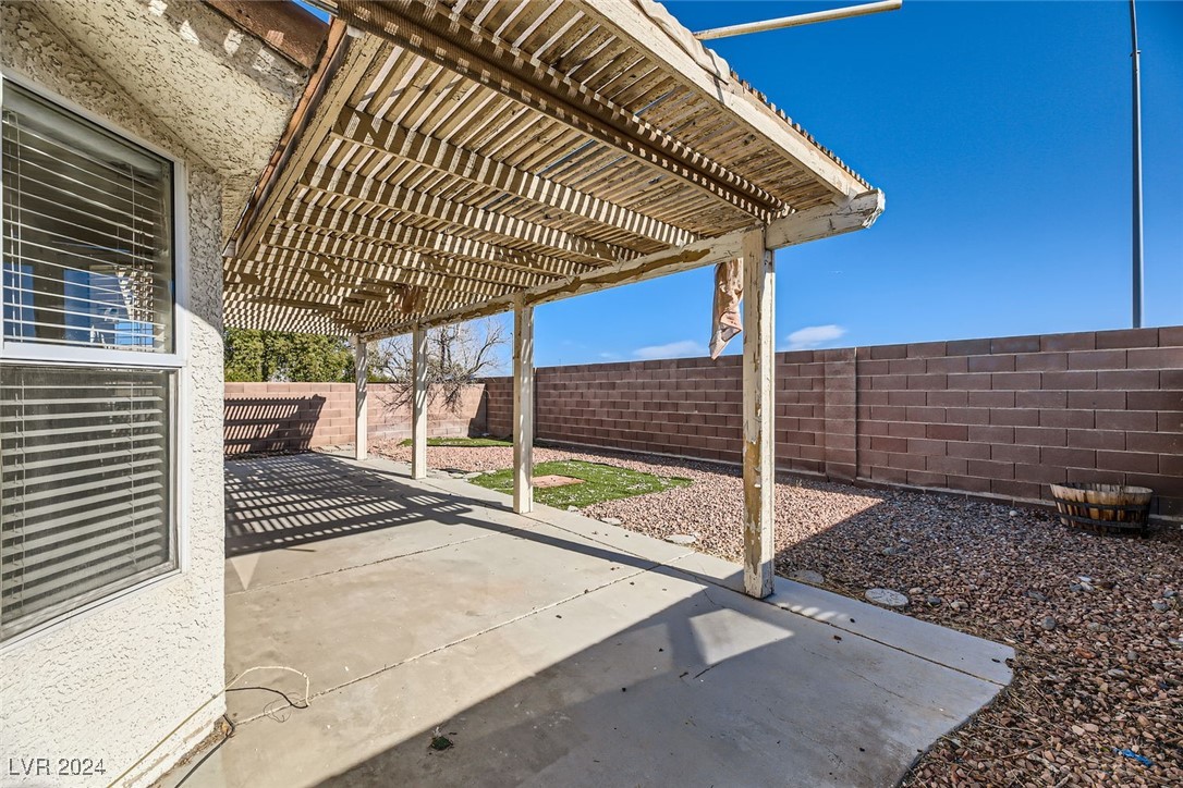 1904 Leaning Pine Way