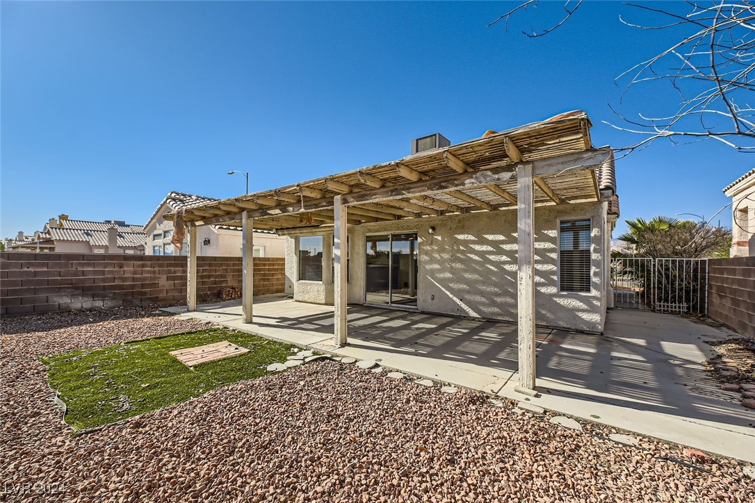 1904 Leaning Pine Way