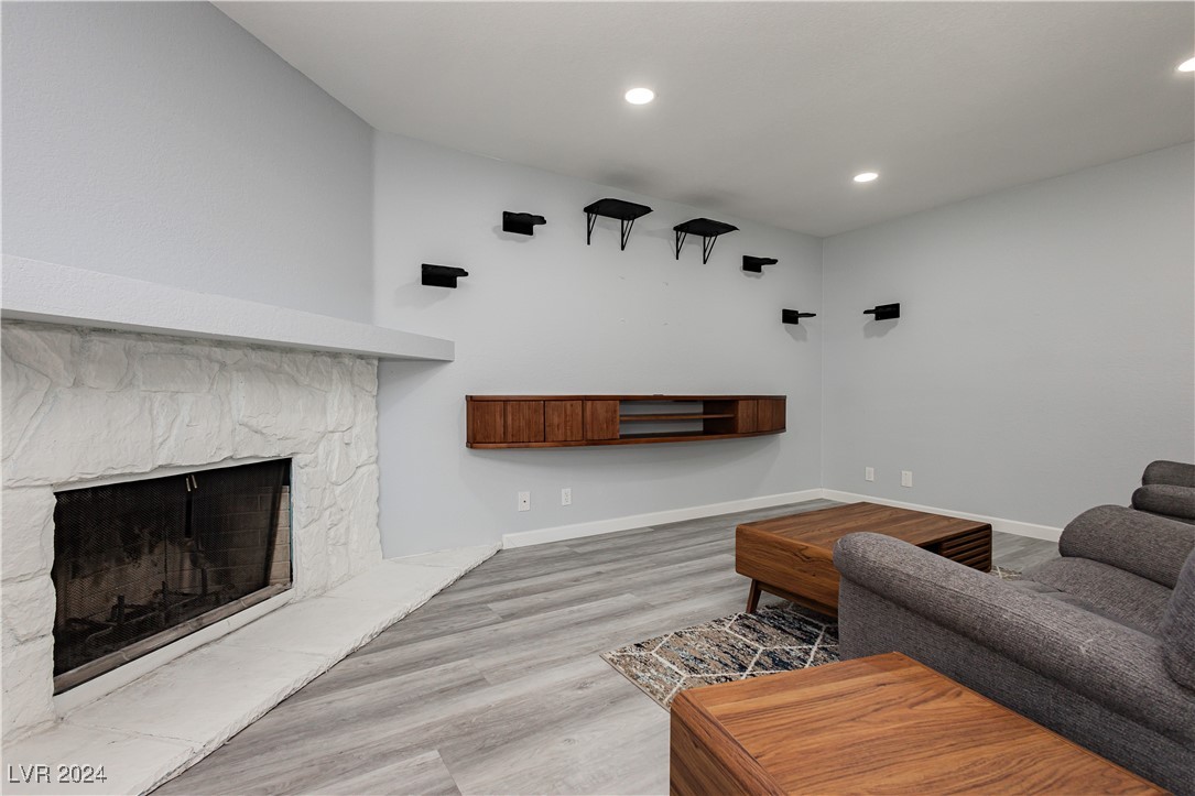 933 Rockview Drive 202