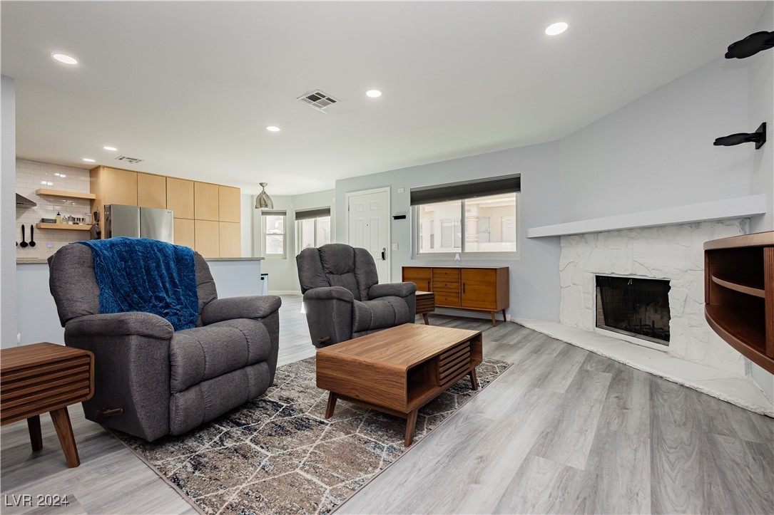 933 Rockview Drive 202
