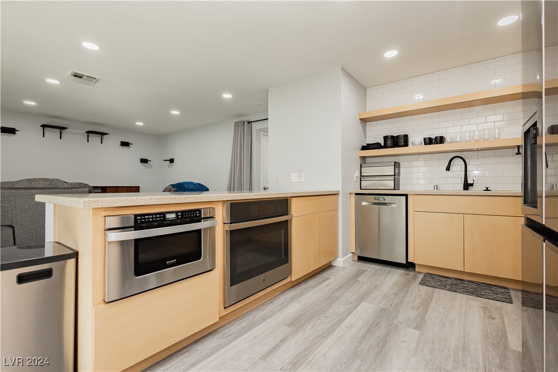 933 Rockview Drive 202