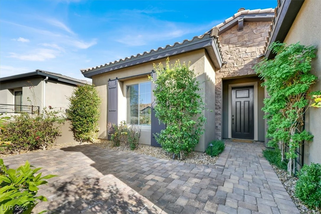 40 Stone Yucca Court