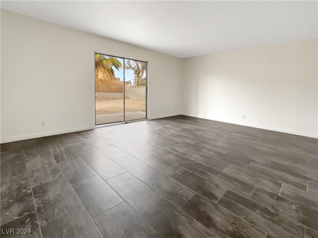 7704 Macaw Lane