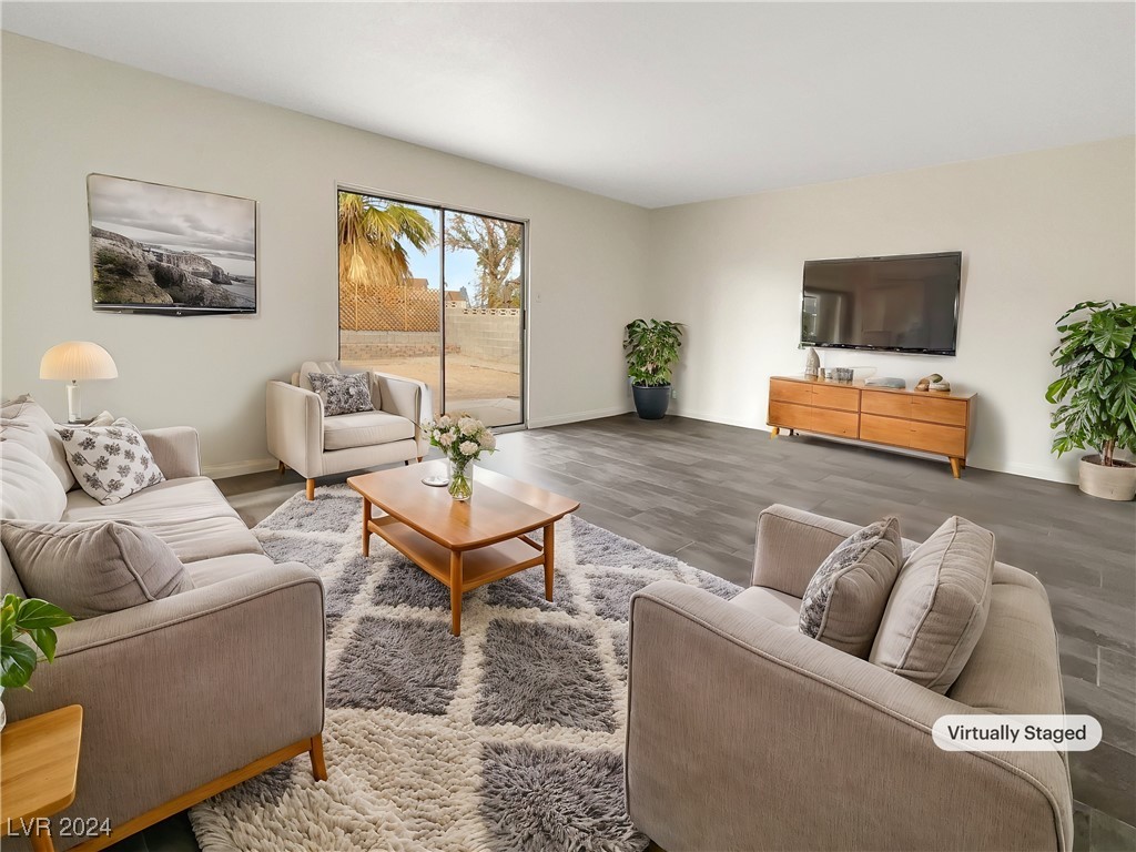 7704 Macaw Lane