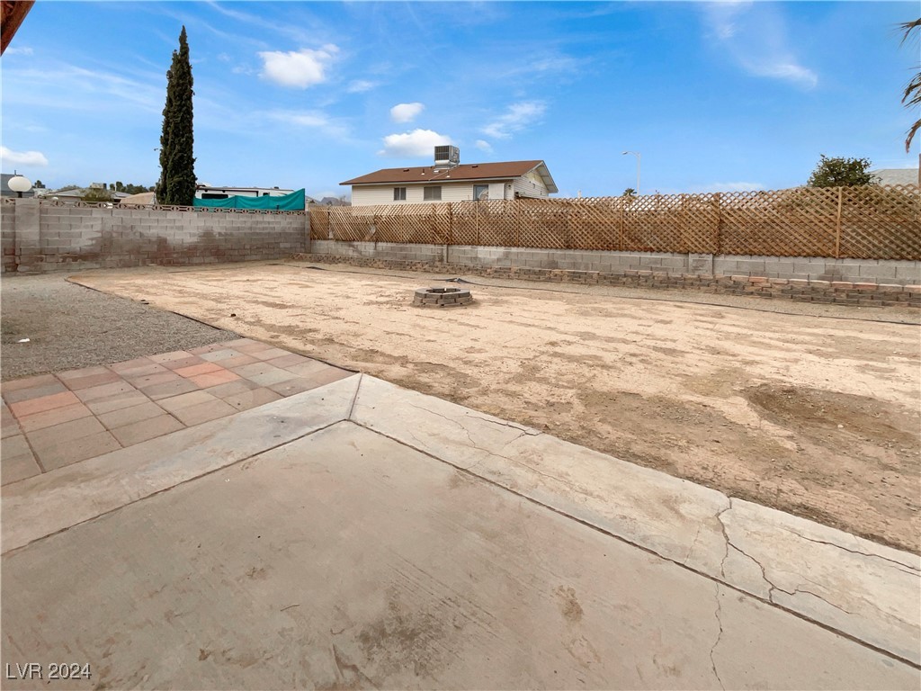 7704 Macaw Lane