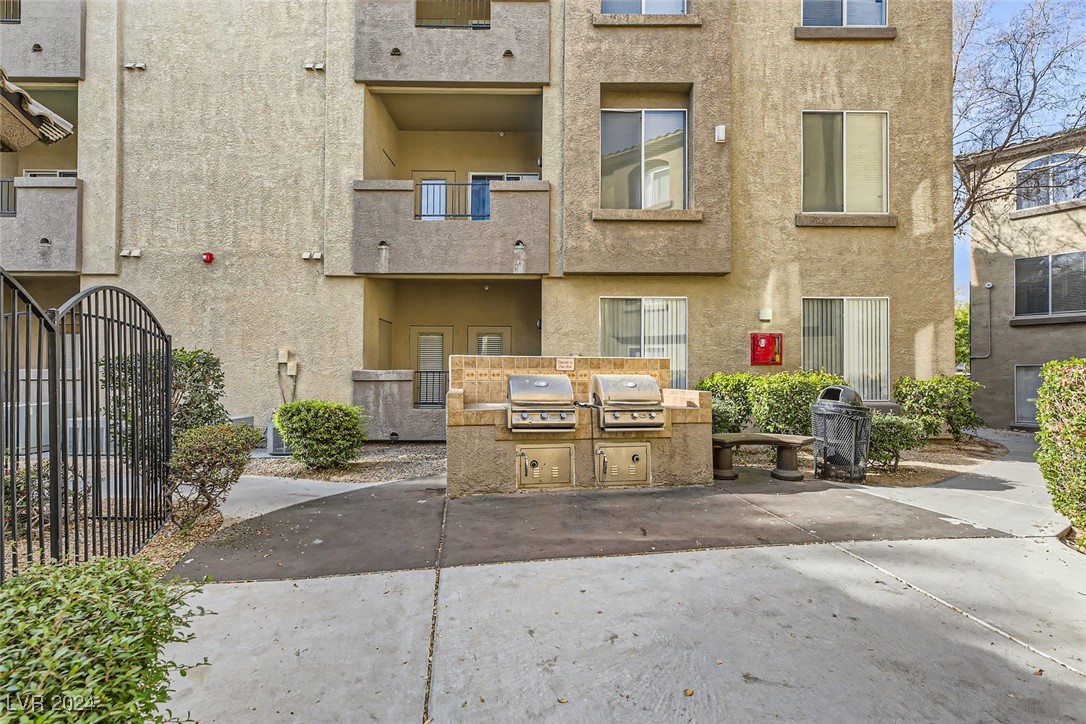 4400 South Jones Boulevard 1017