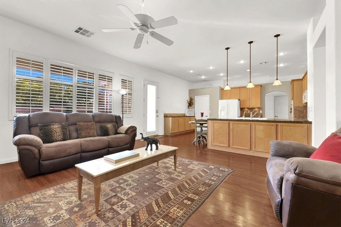 2110 Mooreview Street