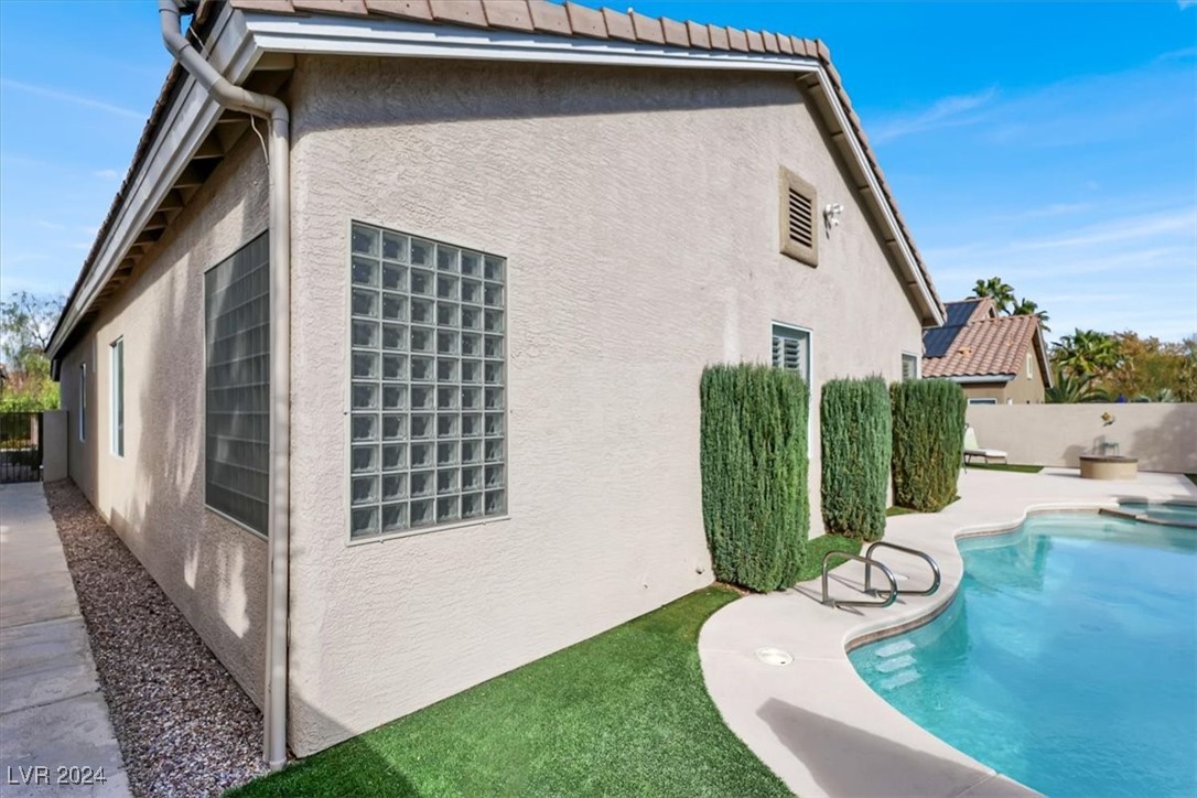 2110 Mooreview Street