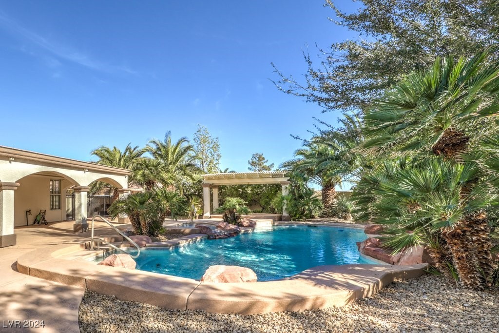 5845 Pristine Falls Avenue