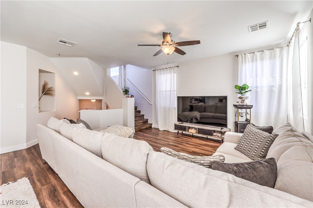 10439 Prairie Mountain Avenue