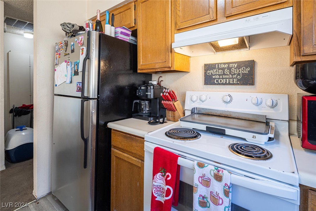 582 Grimsby Avenue