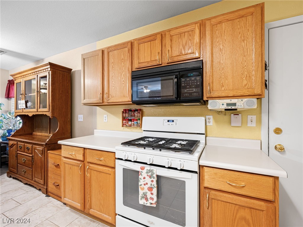 4259 Chocolate Street