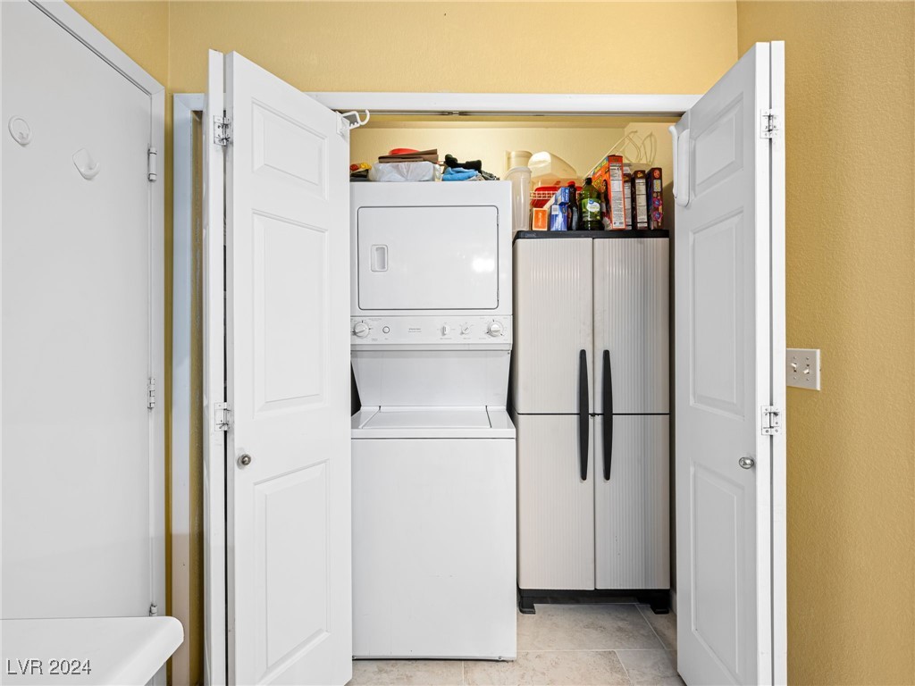 4259 Chocolate Street