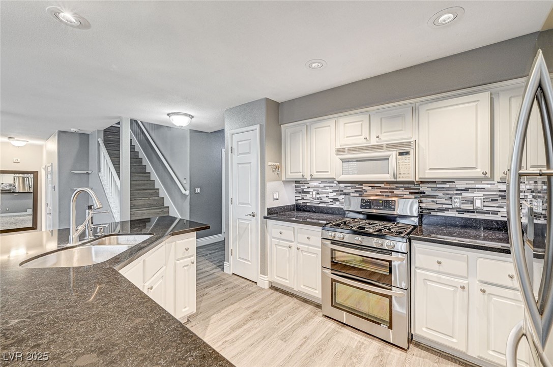 10146 Robins Hollow Road