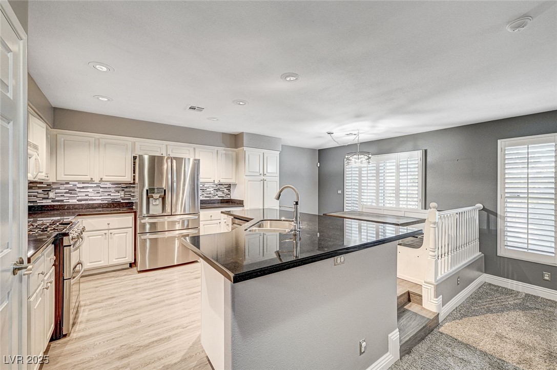 10146 Robins Hollow Road