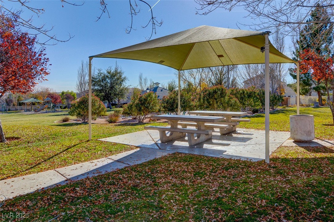 10146 Robins Hollow Road