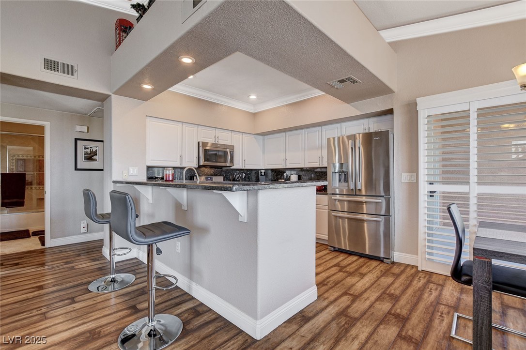 7700 Constanso Avenue 203