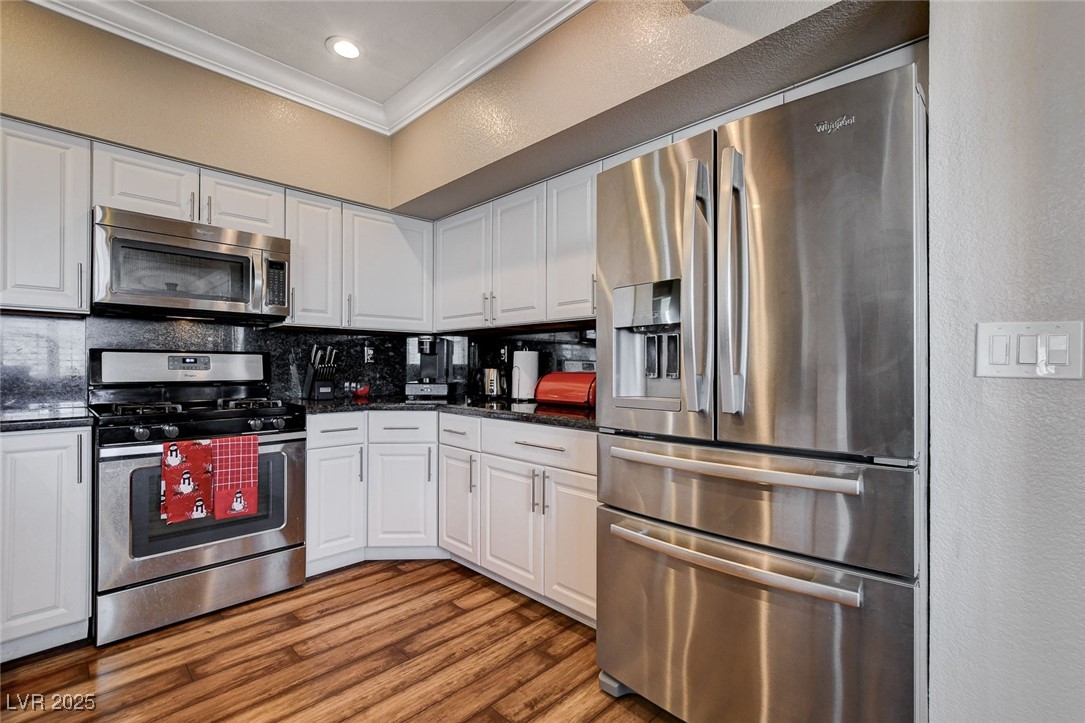 7700 Constanso Avenue 203