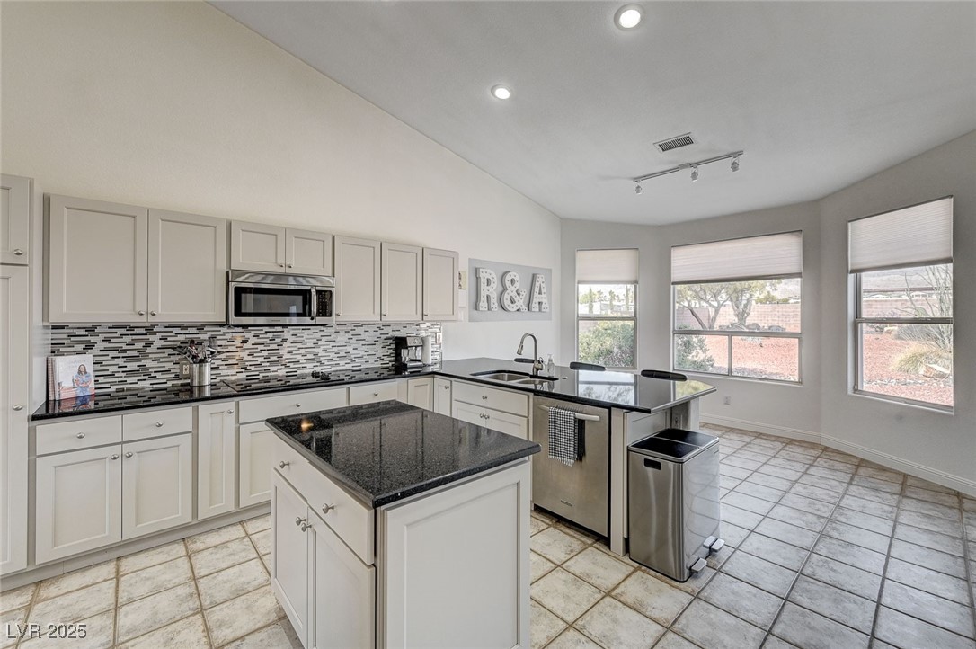 5865 North Conquistador Street