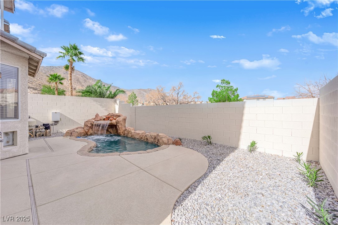 10646 Shifting Breeze Avenue