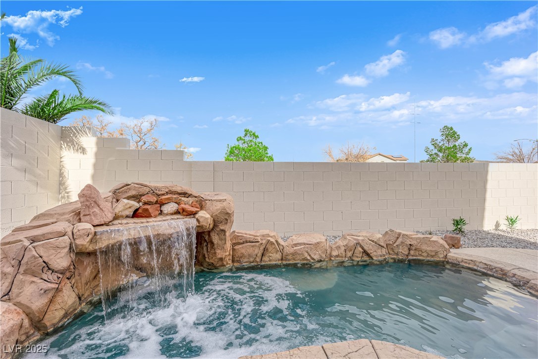 10646 Shifting Breeze Avenue