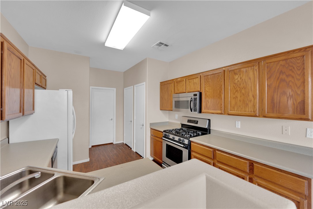 10646 Shifting Breeze Avenue