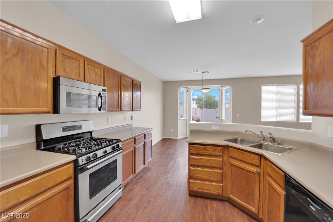 10646 Shifting Breeze Avenue