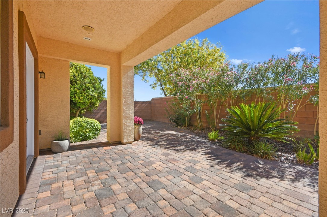 11333 Hedgemont Avenue