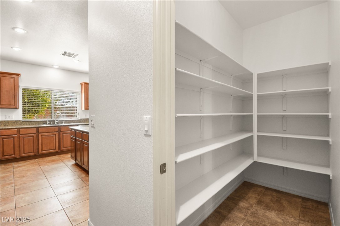 11333 Hedgemont Avenue