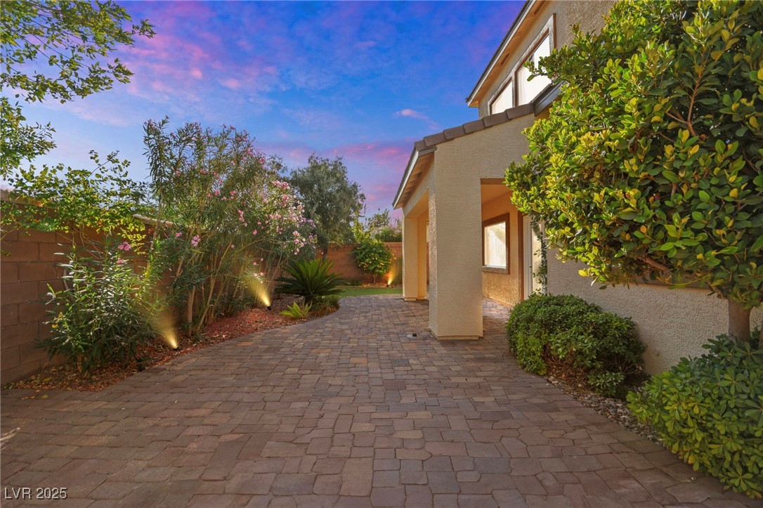 11333 Hedgemont Avenue