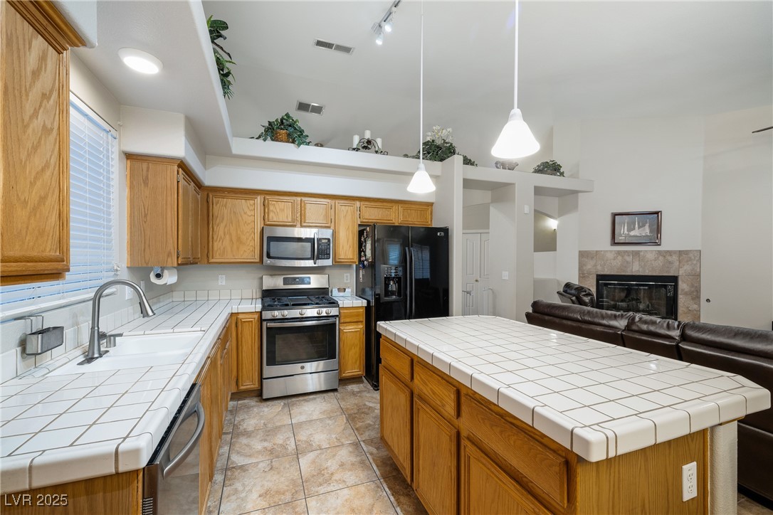 5445 Rose Hills Street