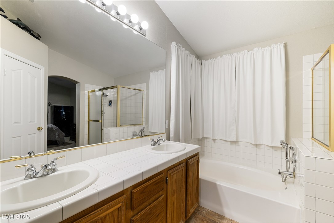 5445 Rose Hills Street