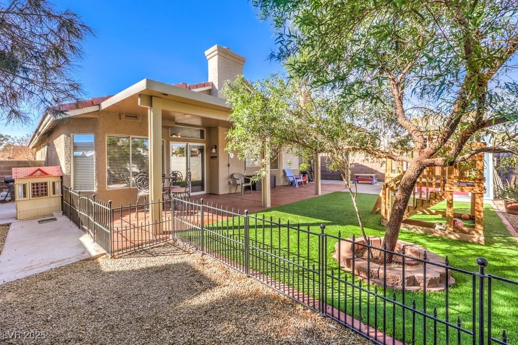 1806 Hollyberry Court