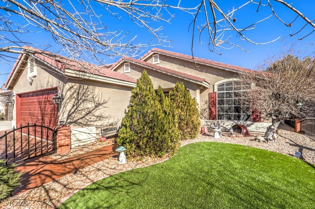 1806 Hollyberry Court