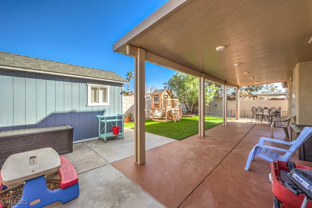 1806 Hollyberry Court