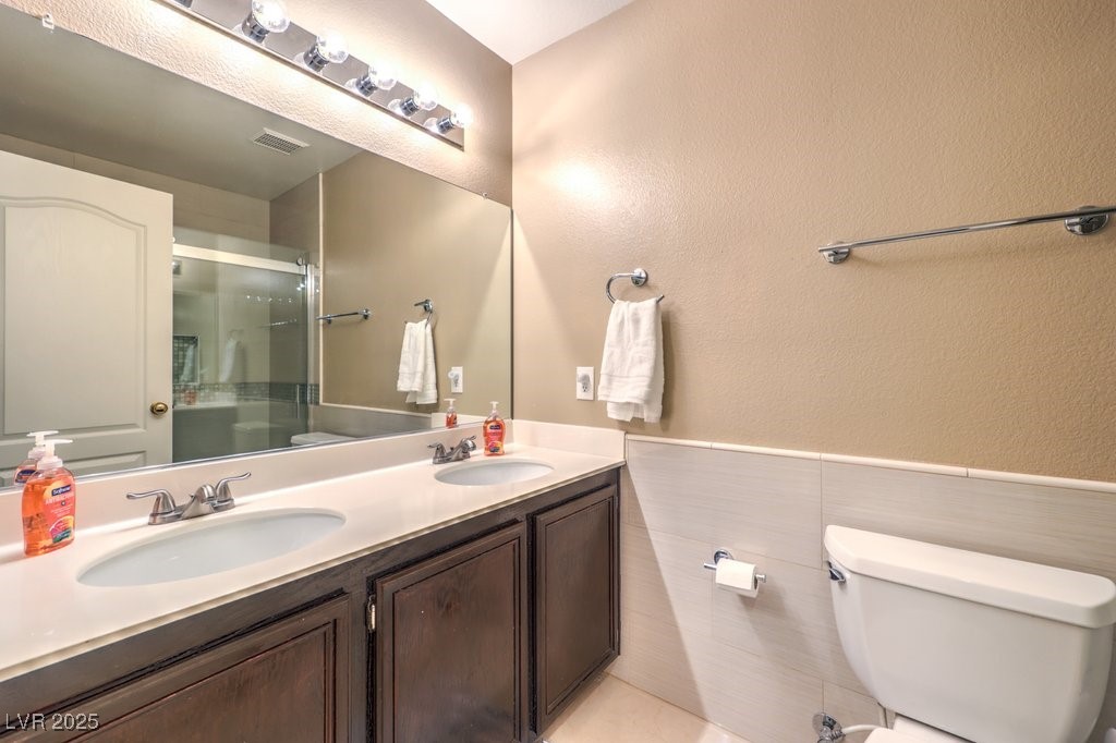 1806 Hollyberry Court