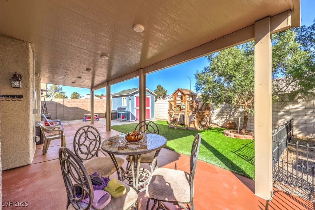 1806 Hollyberry Court